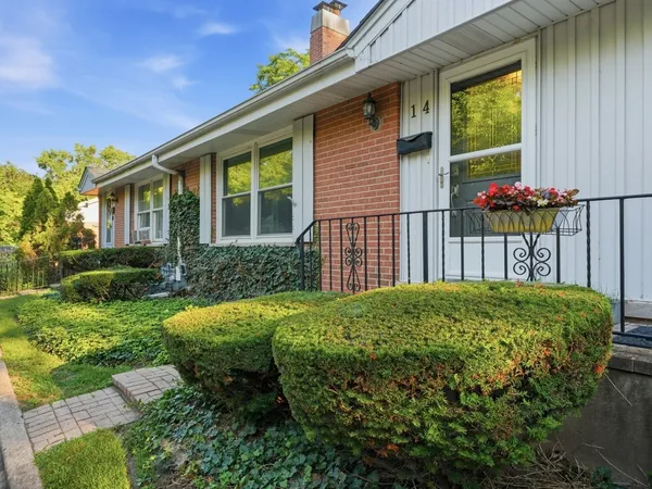 $445,000 | 14 Robin Hood Lane, Unit 14, Northfield, IL 60093