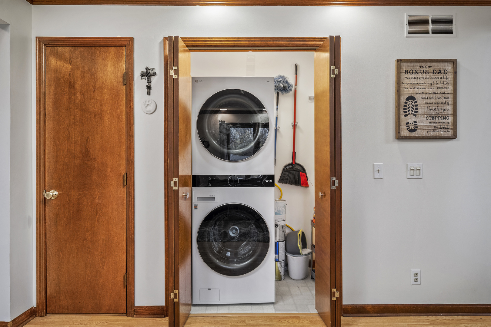 111 East Schmidt Road Braidwood, IL 60408 - Photo 5 of 23 a view of living room with washer and dryer