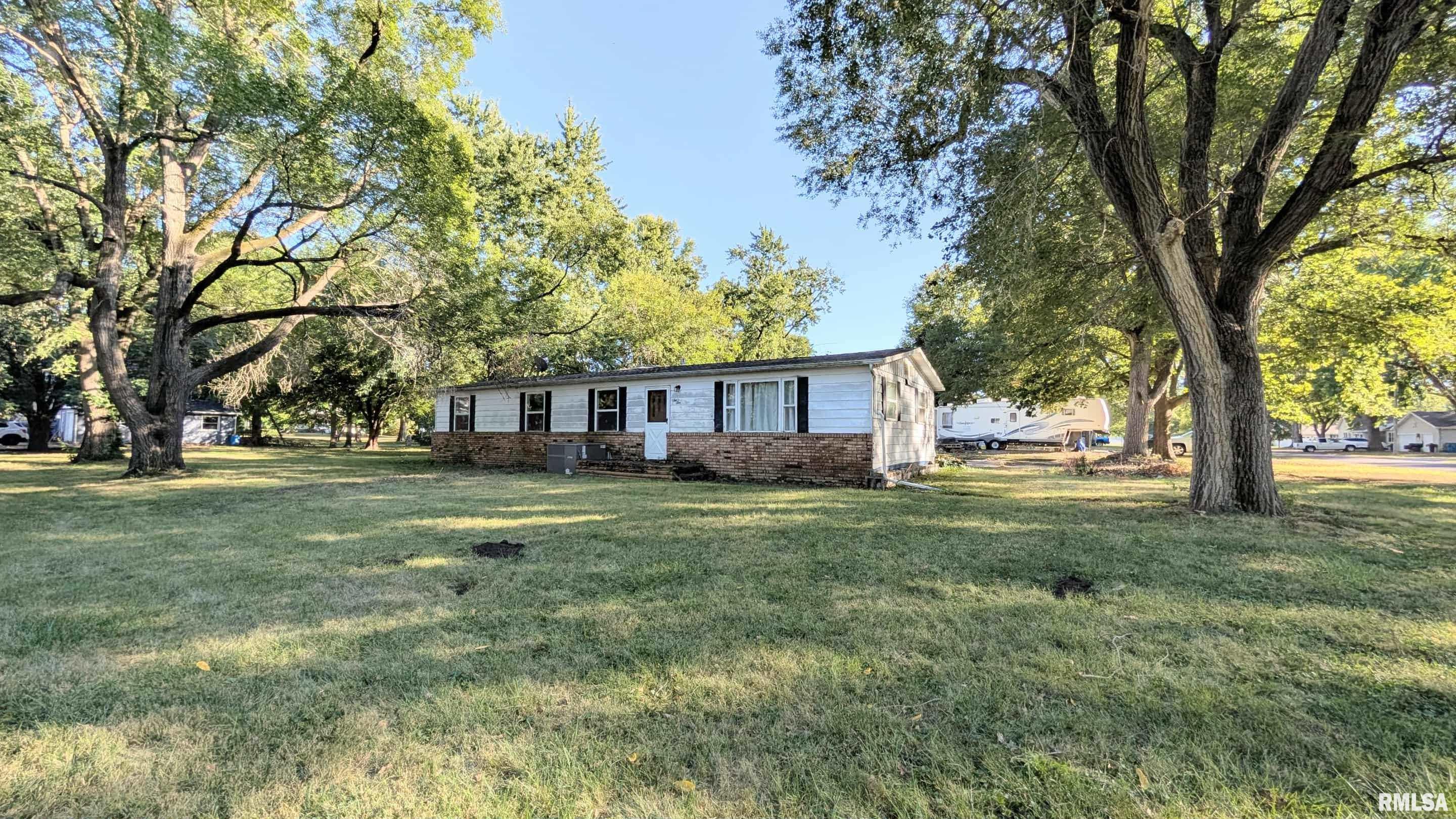 210 West Olive Street Minier, IL 61759 - Photo 2 of 26