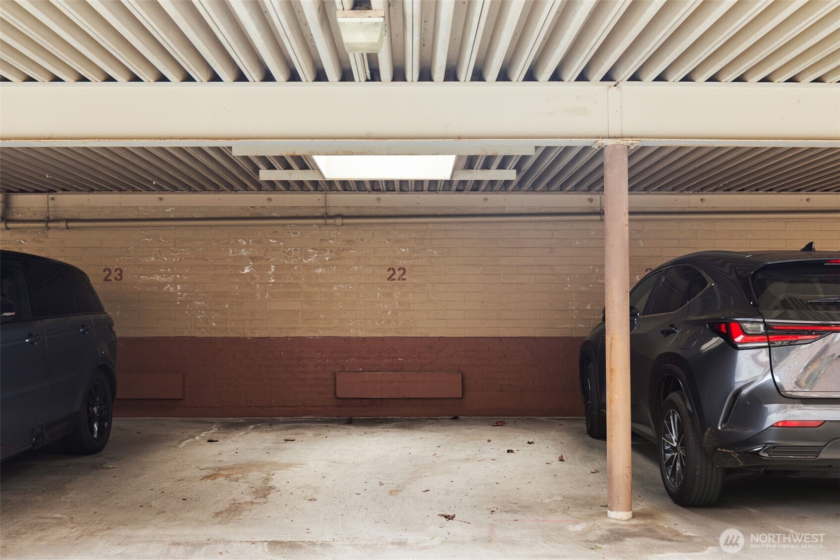 1223 Spring Street, Unit 700 Seattle, WA 98104 - Photo 33 of 35 a view of car garage