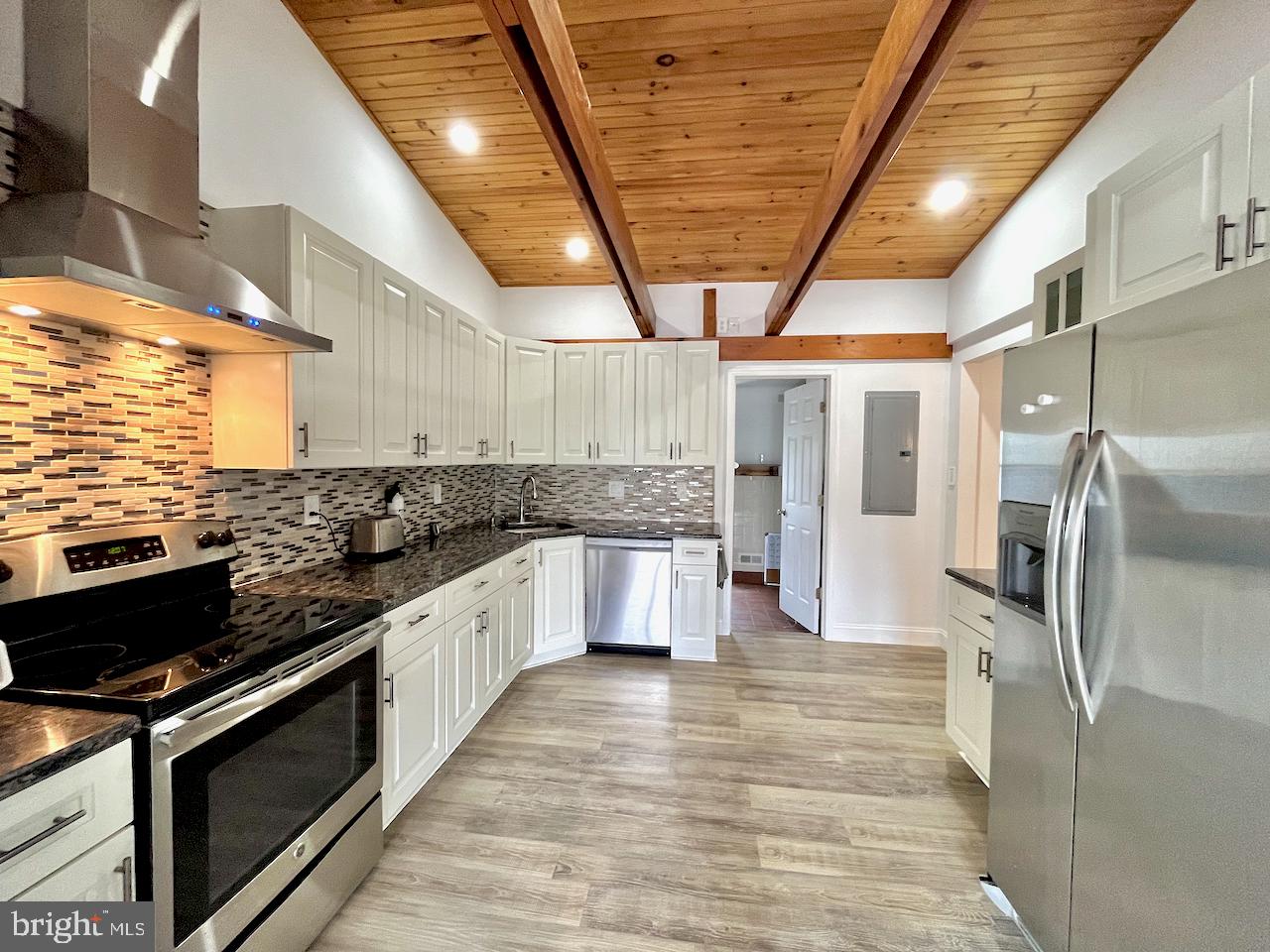 40 Indian Park Road Levittown, PA 19057 - Photo 8 of 23 Gallery Image 8