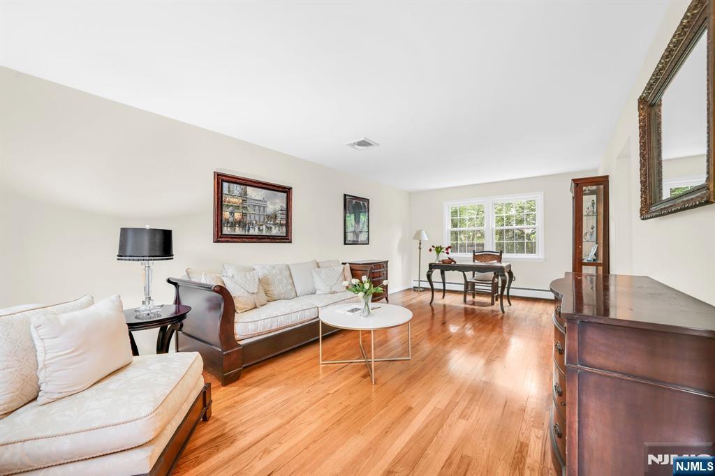 68 Fieldstone Place Wayne, NJ 07470 - Photo 4 of 37