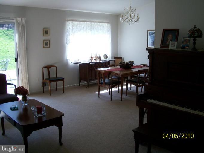 9812 Moyer Road Damascus, MD 20872 - Photo 2 of 19 Living Room/Dining Room