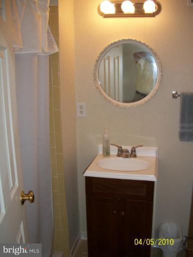 9812 Moyer Road Damascus, MD 20872 - Photo 12 of 19 Bath #1