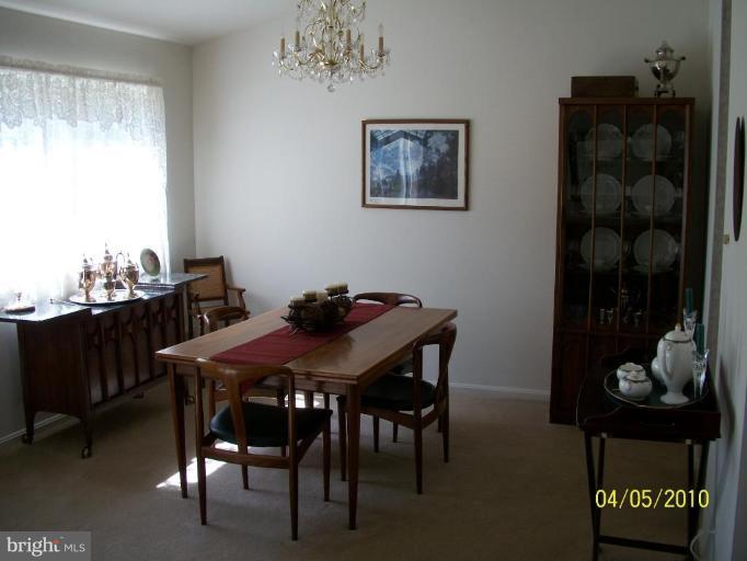 9812 Moyer Road Damascus, MD 20872 - Photo 4 of 19 Dining Room