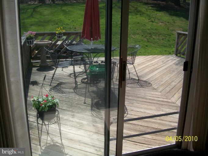 9812 Moyer Road Damascus, MD 20872 - Photo 5 of 19 Deck