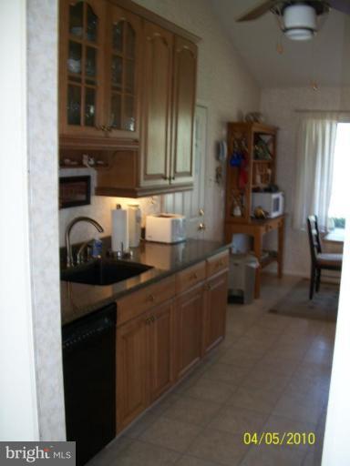 9812 Moyer Road Damascus, MD 20872 - Photo 6 of 19 Kitchen