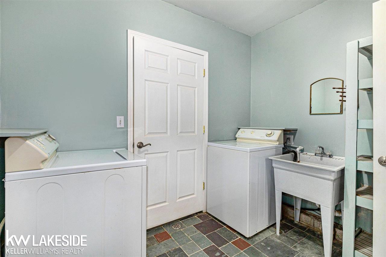 1615 Hadley Road Lapeer, MI 48446 - Photo 15 of 47 50075100-14.JPG