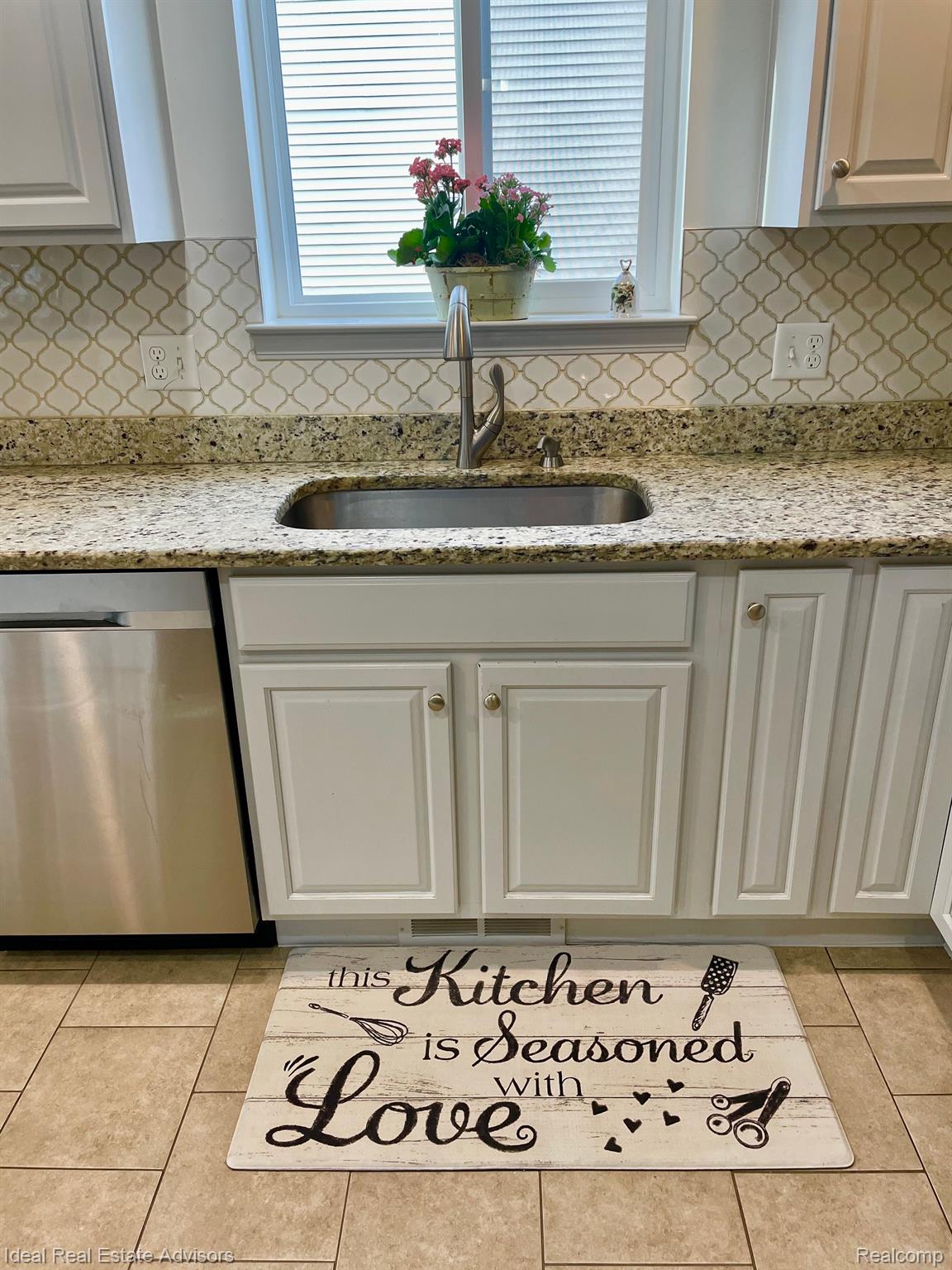 2474 Hessel Avenue Rochester, MI 48307 - Photo 25 of 37 Gallery Image 25