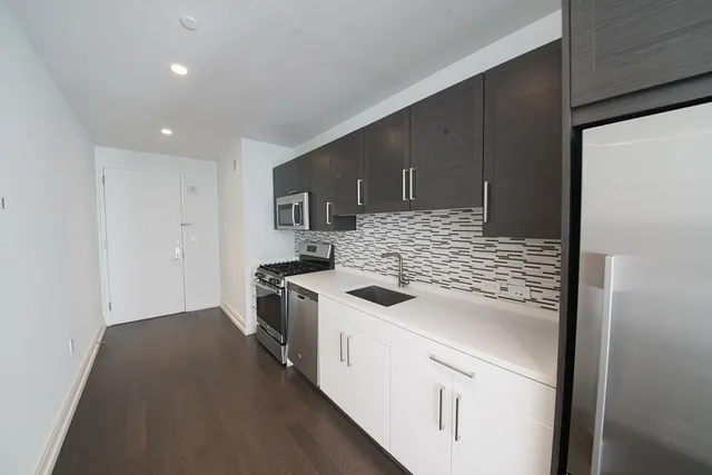 $5,300 | 555 10th Avenue, Unit 29G | Hudson Yards