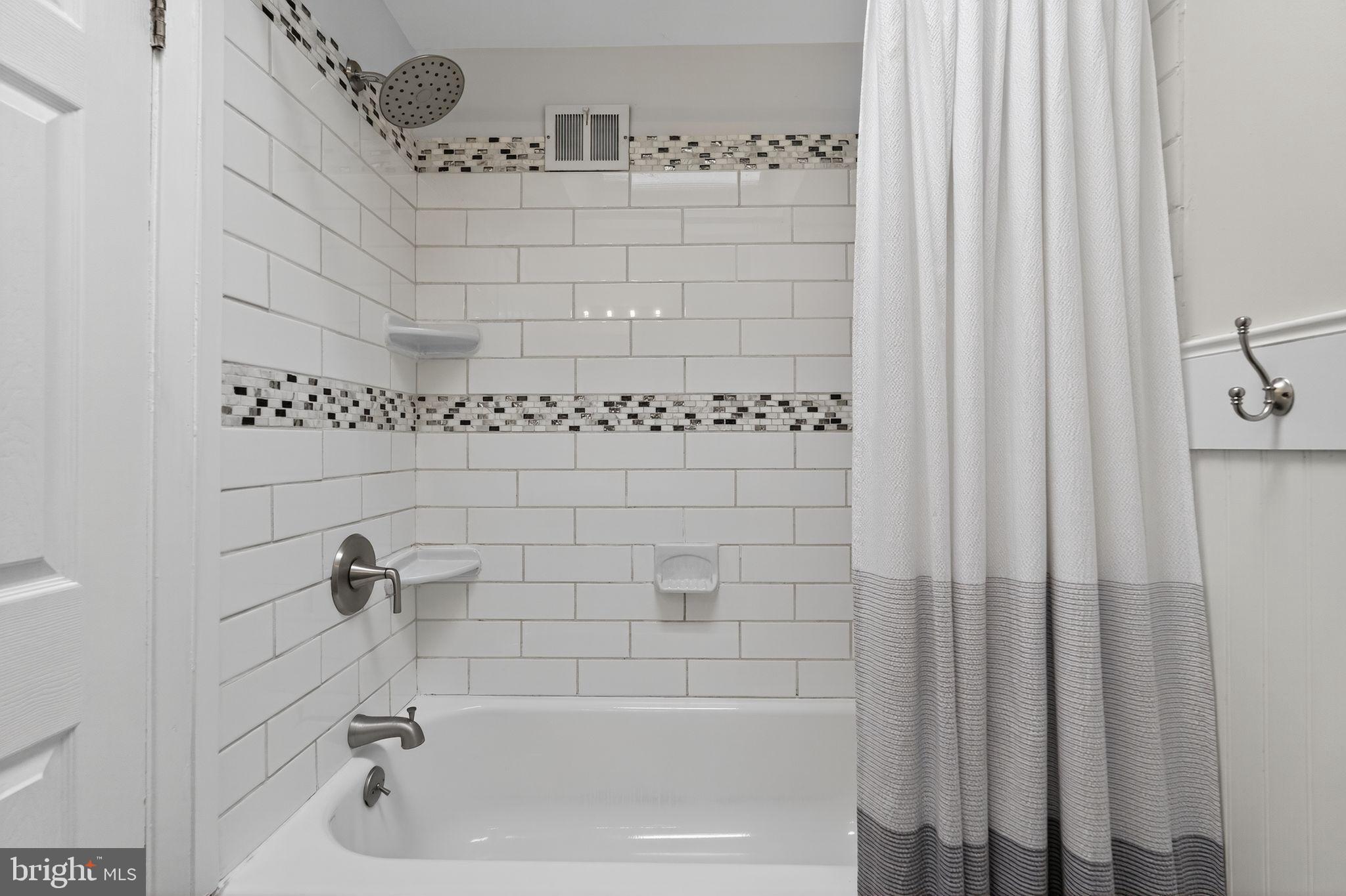 12791 Dunks Ferry Road Philadelphia, PA 19154 - Photo 10 of 26 a bathroom with a bathtub