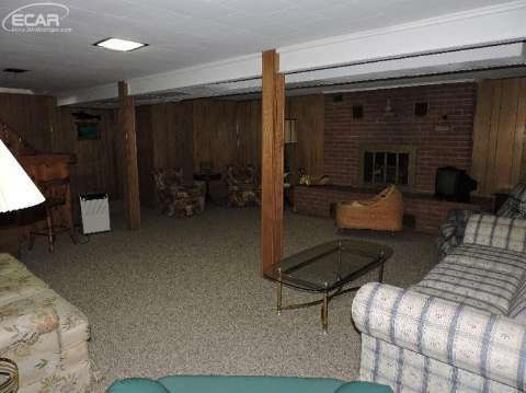 4111 Beecher Road Flint, MI 48532 - Photo 23 of 32 20439359-23.JPG