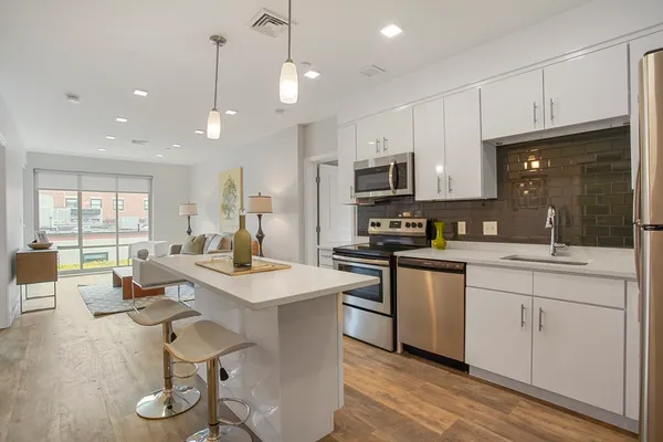 $5,500 | 10 Essex Street, Unit 406, Cambridge, MA 02139