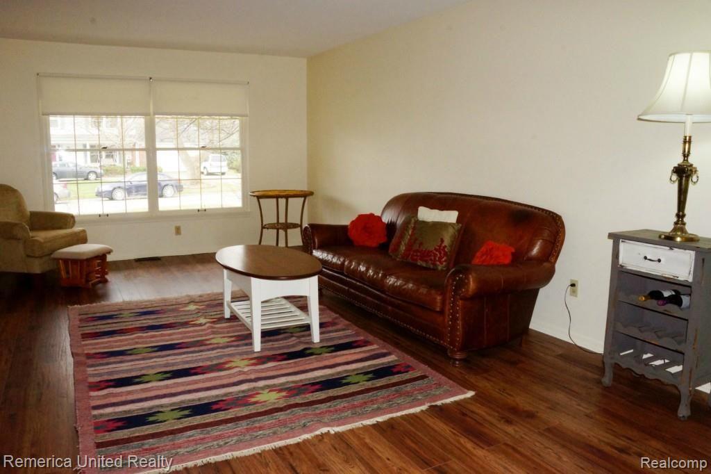29700 Fox Grove Road Farmington Hills, MI 48334 - Photo 34 of 48