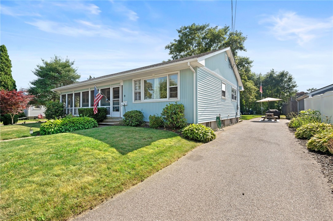 9 Woodlund Avenue Westerly, RI 02891 - Photo 4 of 46