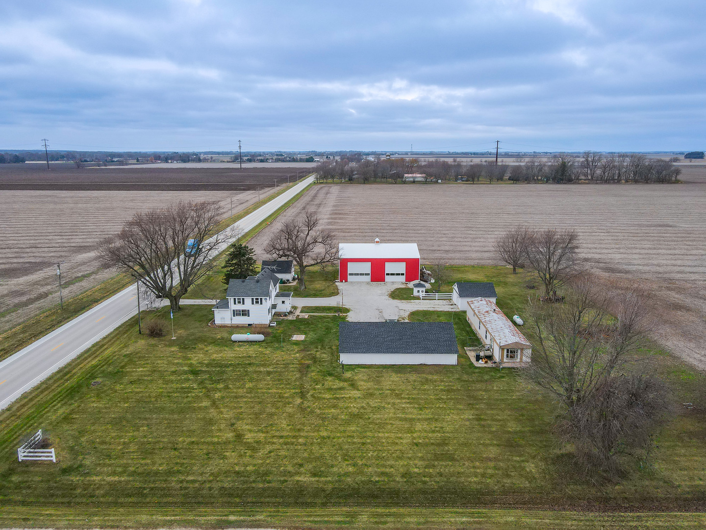 1565 B West 9000 North Road Manteno, IL 60950 - Photo 9 of 11 a view of a lake with a yard