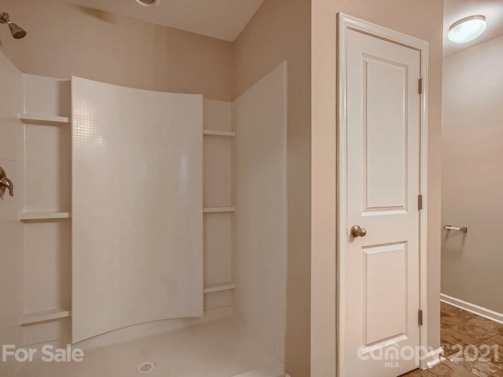 4040 Queensbridge Road Charlotte, NC 28213 - Photo 17 of 28 a view of closet area