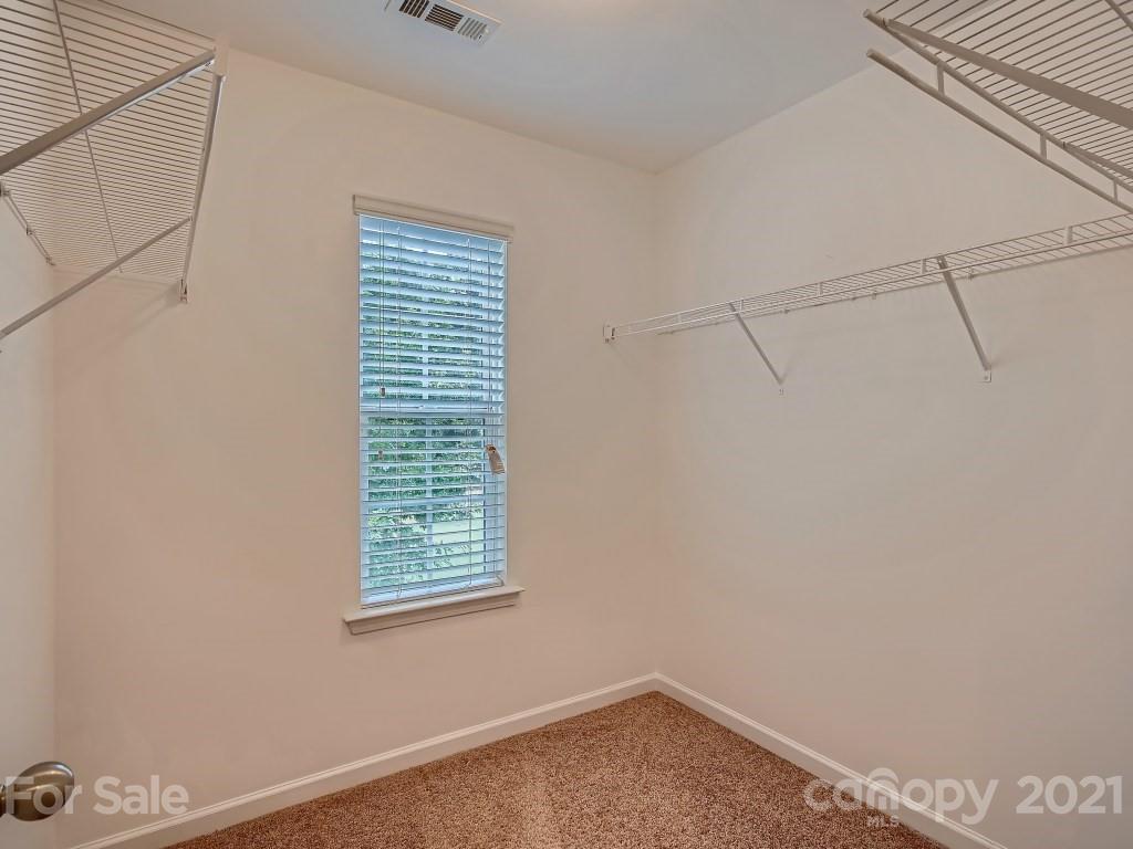 4040 Queensbridge Road Charlotte, NC 28213 - Photo 18 of 28 a small space with a window