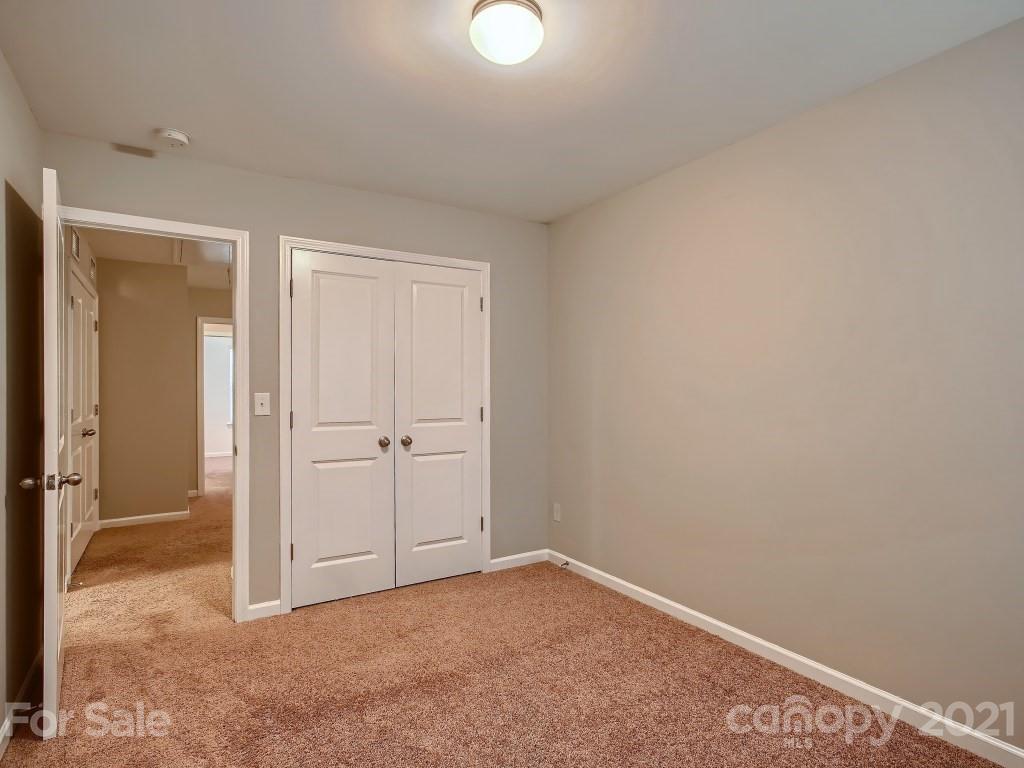 4040 Queensbridge Road Charlotte, NC 28213 - Photo 20 of 28 an empty room with closet area