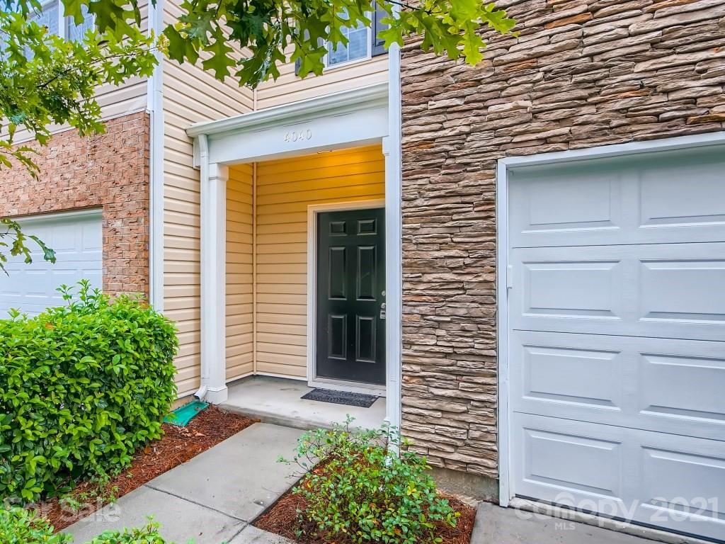 4040 Queensbridge Road Charlotte, NC 28213 - Photo 3 of 28 a small white house with a outdoor space