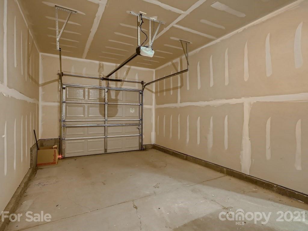 4040 Queensbridge Road Charlotte, NC 28213 - Photo 25 of 28 a view of an empty room with white walls