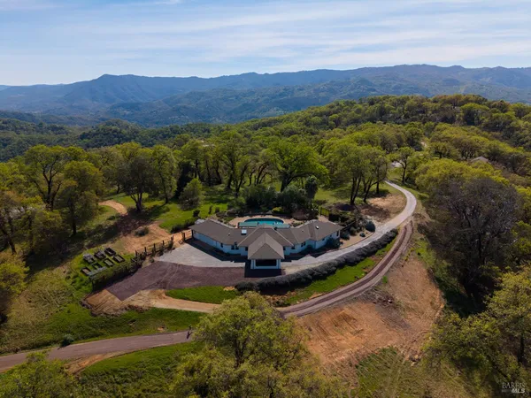 $1,300,000 | 12801 Valley View Drive, Ukiah, CA 95482