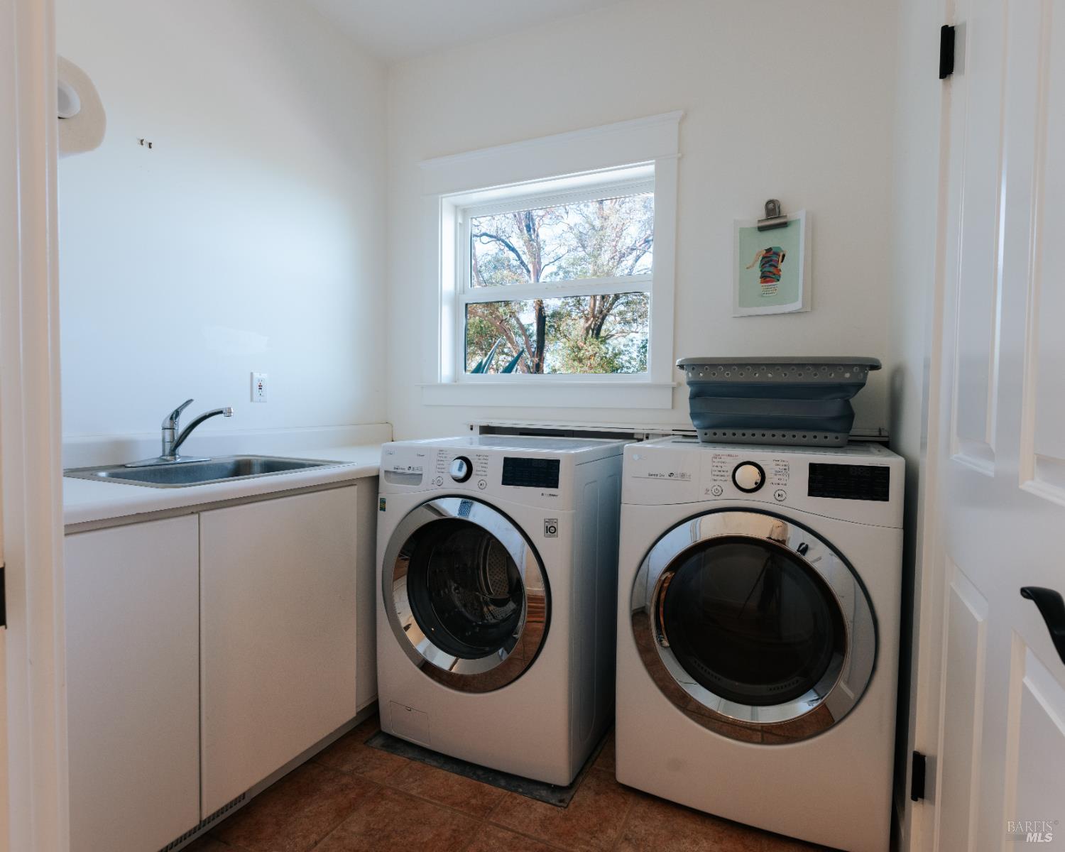12801 Valley View Drive Ukiah, CA 95482 - Photo 15 of 22 a utility room with dryer and washer