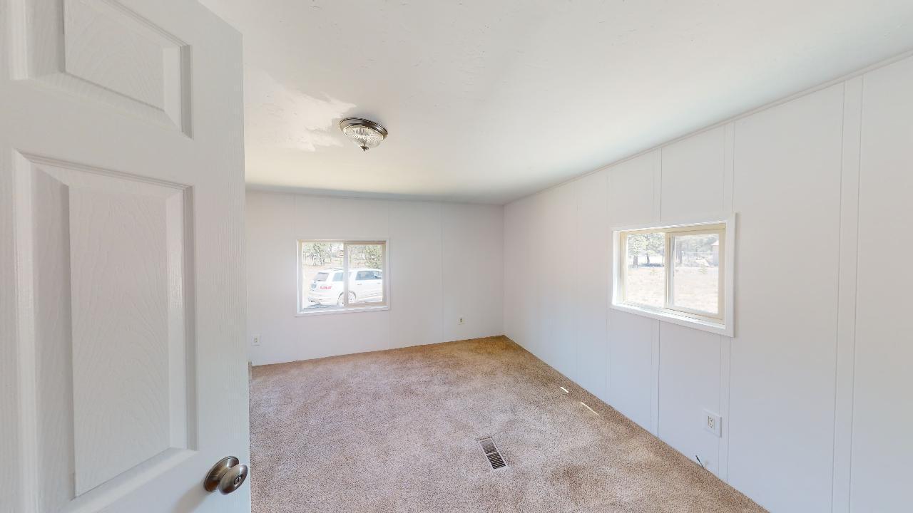 17001 Cagle Road La Pine, OR 97739 - Photo 15 of 39 primary from door