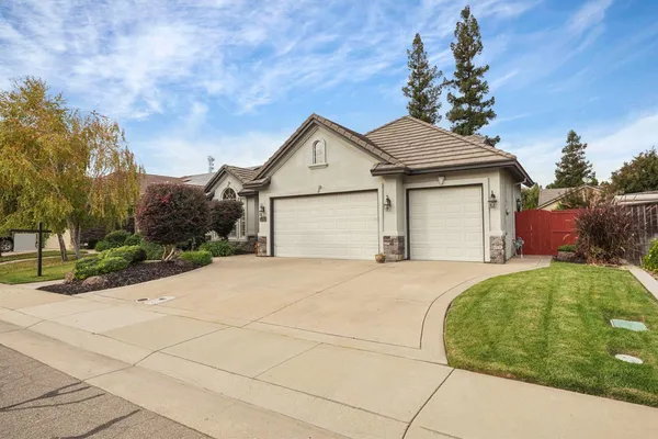 a house view with a outdoor space