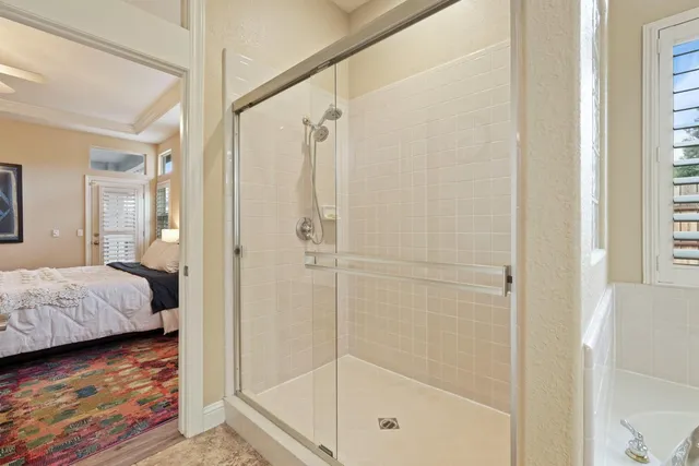 a en suite bathroom with a shower