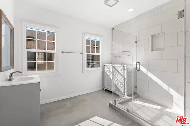 $4,895 | 1235 South Tremaine Avenue, Los Angeles, CA 90019