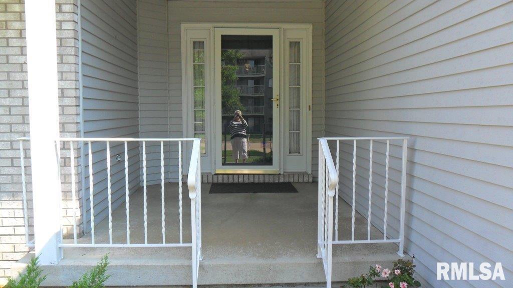 3408 Maplecrest Road Bettendorf, IA 52722 - Photo 3 of 20 Gallery Image 3