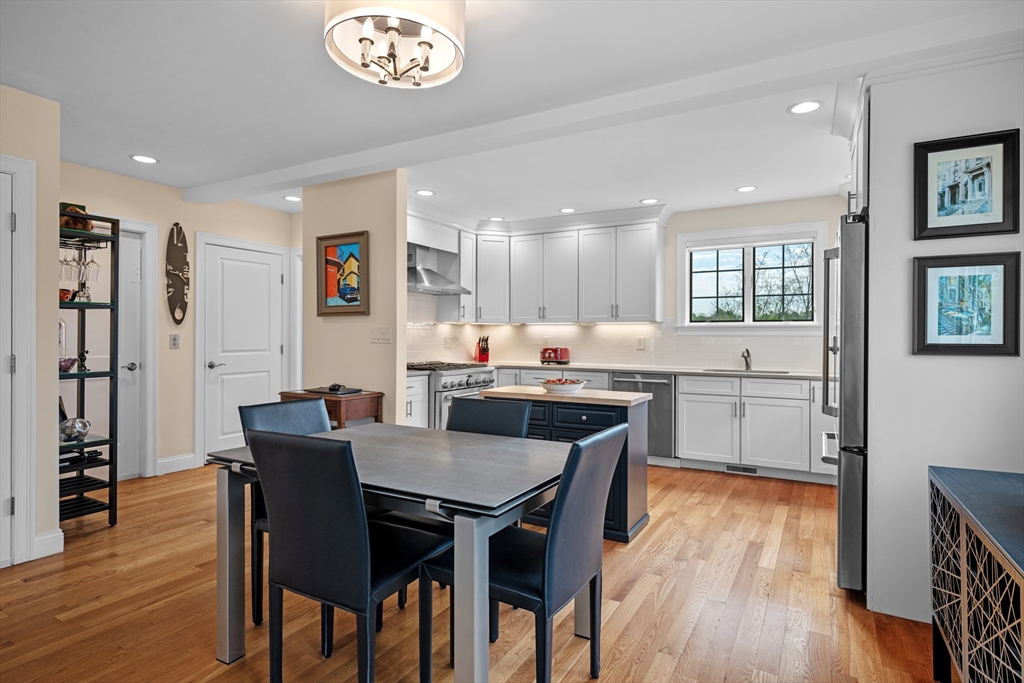 155 Green Street, Unit 4 Marblehead, MA 01945 - Photo 8 of 34