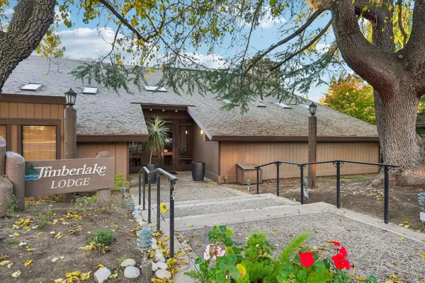 a view of a house with backyard