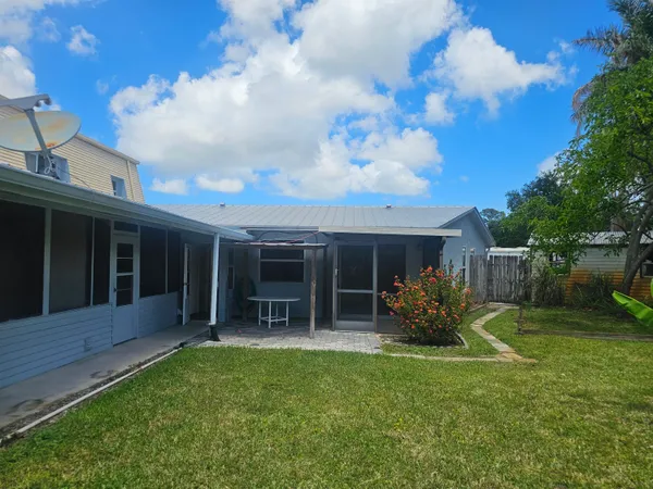 $1,450 | 903 Northwest Spruce Ridge Drive, Unit 4, Stuart, FL 34994