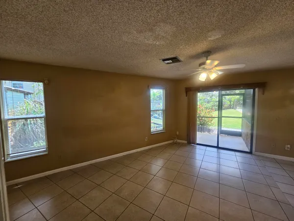 $1,450 | 903 Northwest Spruce Ridge Drive, Unit 4, Stuart, FL 34994