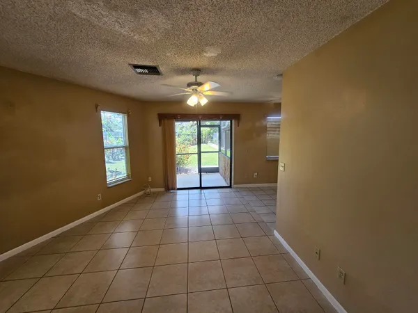 $1,450 | 903 Northwest Spruce Ridge Drive, Unit 4, Stuart, FL 34994
