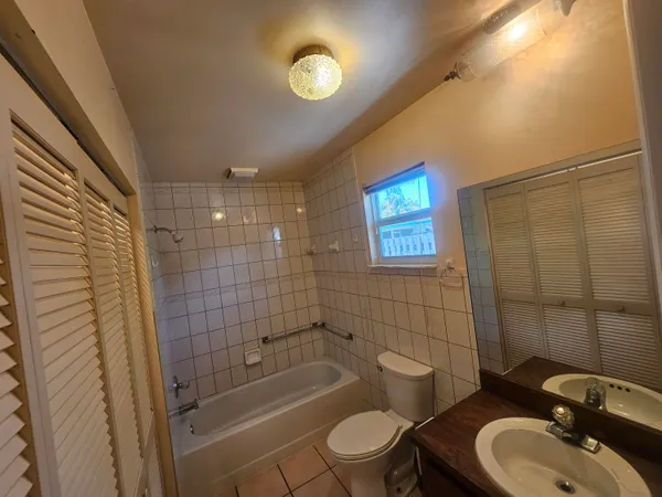 $1,450 | 903 Northwest Spruce Ridge Drive, Unit 4, Stuart, FL 34994