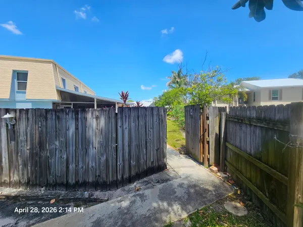 $1,450 | 903 Northwest Spruce Ridge Drive, Unit 4, Stuart, FL 34994