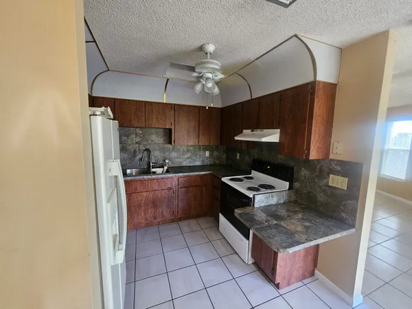 $1,450 | 903 Northwest Spruce Ridge Drive, Unit 4, Stuart, FL 34994