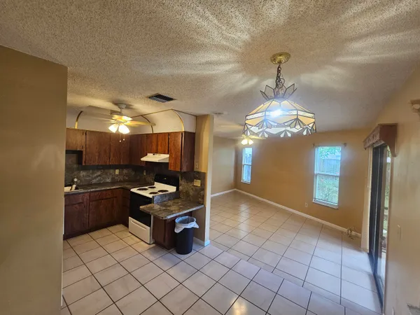 $1,450 | 903 Northwest Spruce Ridge Drive, Unit 4, Stuart, FL 34994