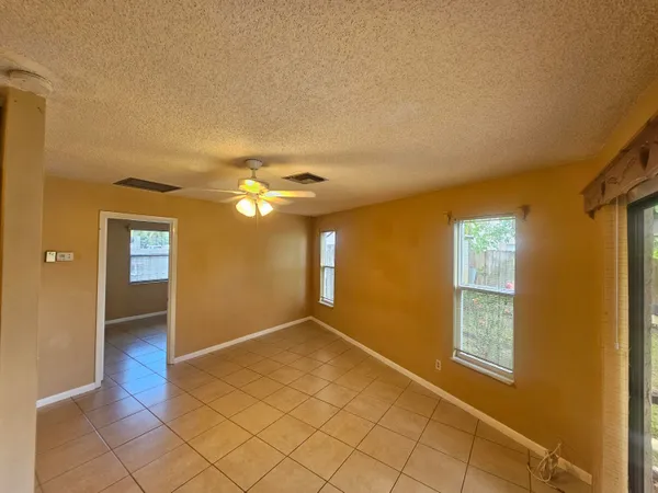 $1,450 | 903 Northwest Spruce Ridge Drive, Unit 4, Stuart, FL 34994