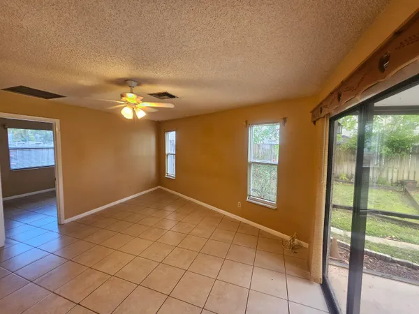 $1,450 | 903 Northwest Spruce Ridge Drive, Unit 4, Stuart, FL 34994