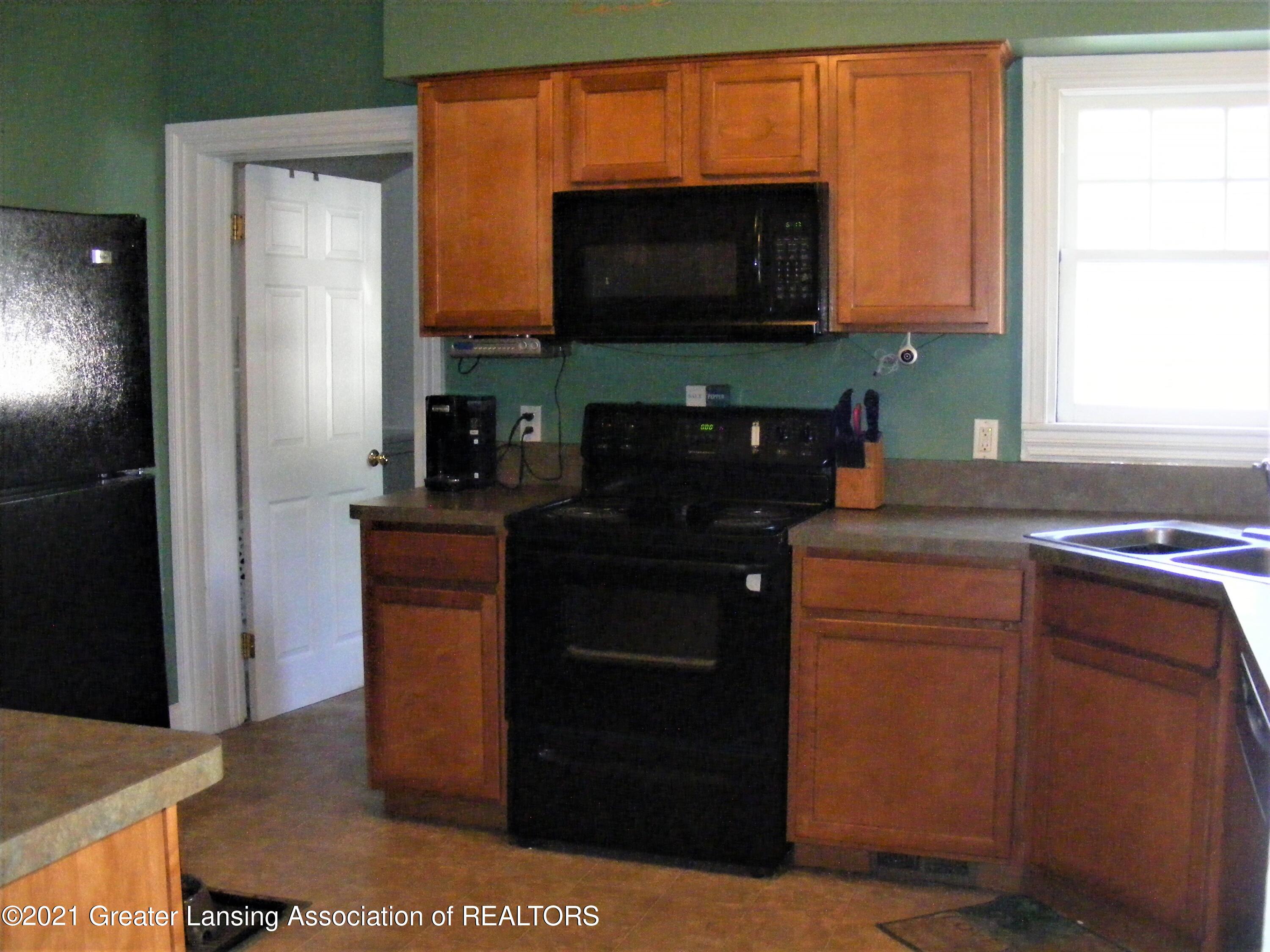 306 Dexter Road Eaton Rapids, MI 48827 - Photo 22 of 37 kitchen
