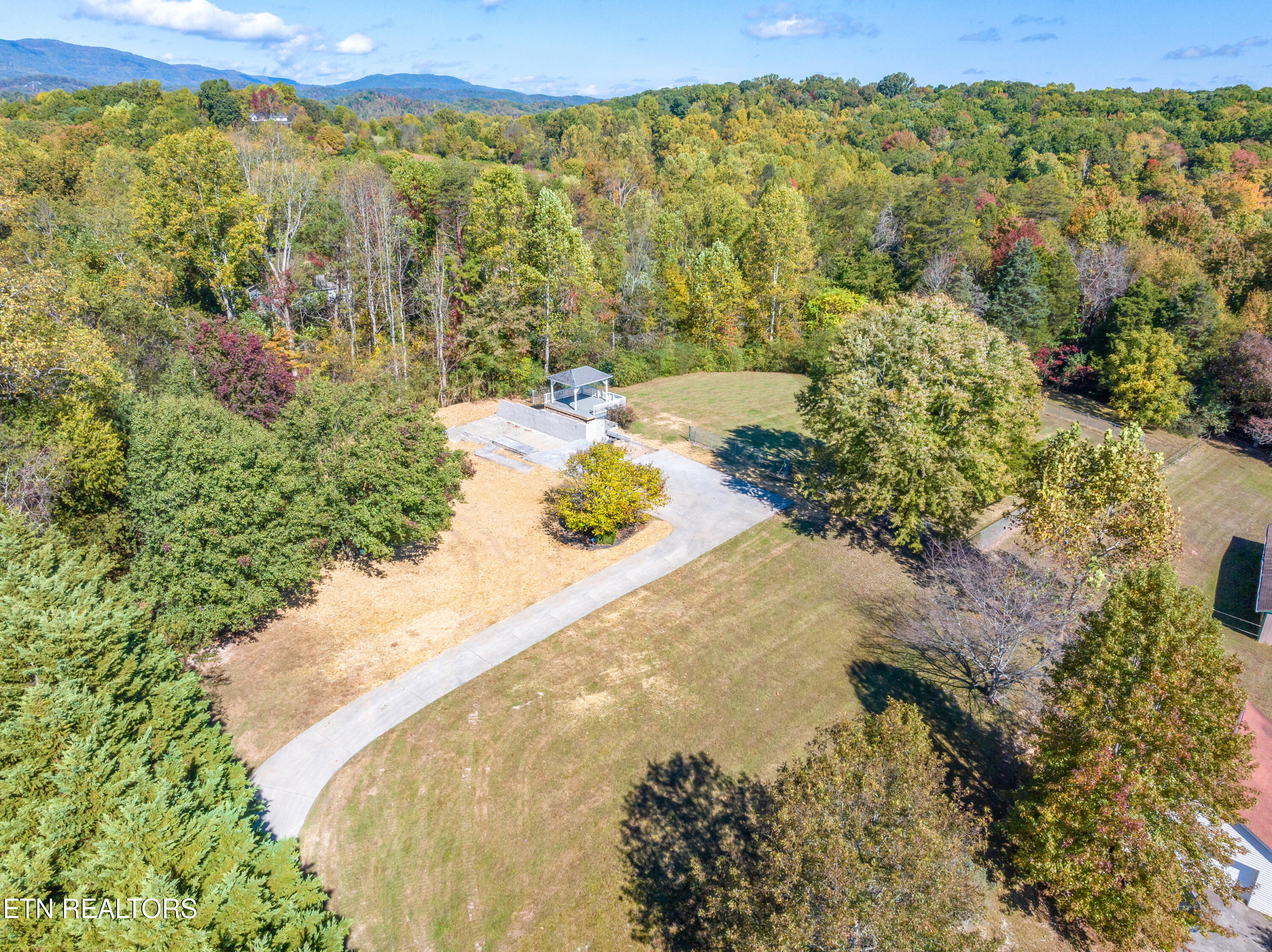 162 Pleasant View Loop Clinton, TN 37716 - Photo 1 of 28 162 Pleasant View Loop-27