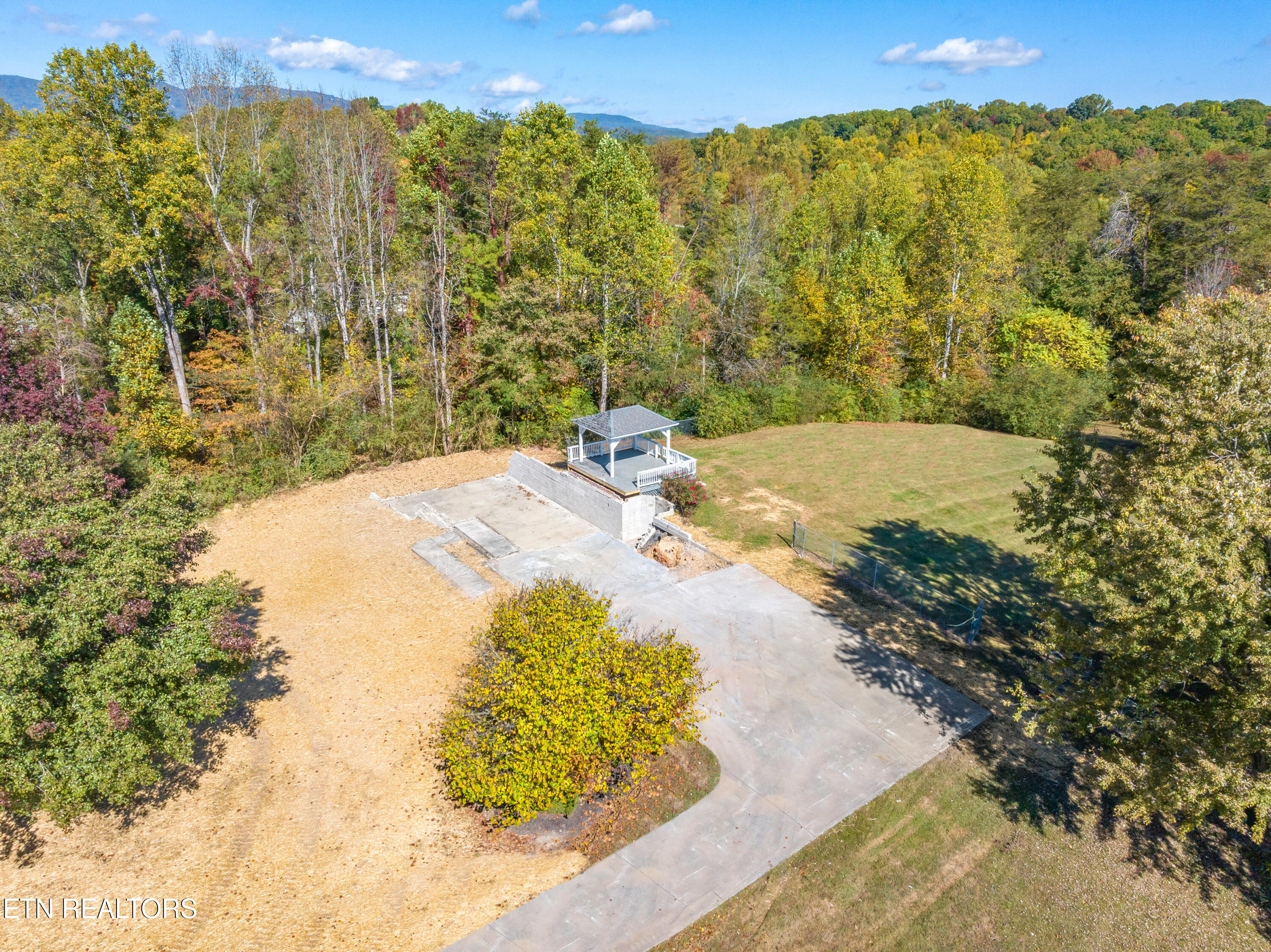 162 Pleasant View Loop Clinton, TN 37716 - Photo 12 of 28 162 Pleasant View Loop-12