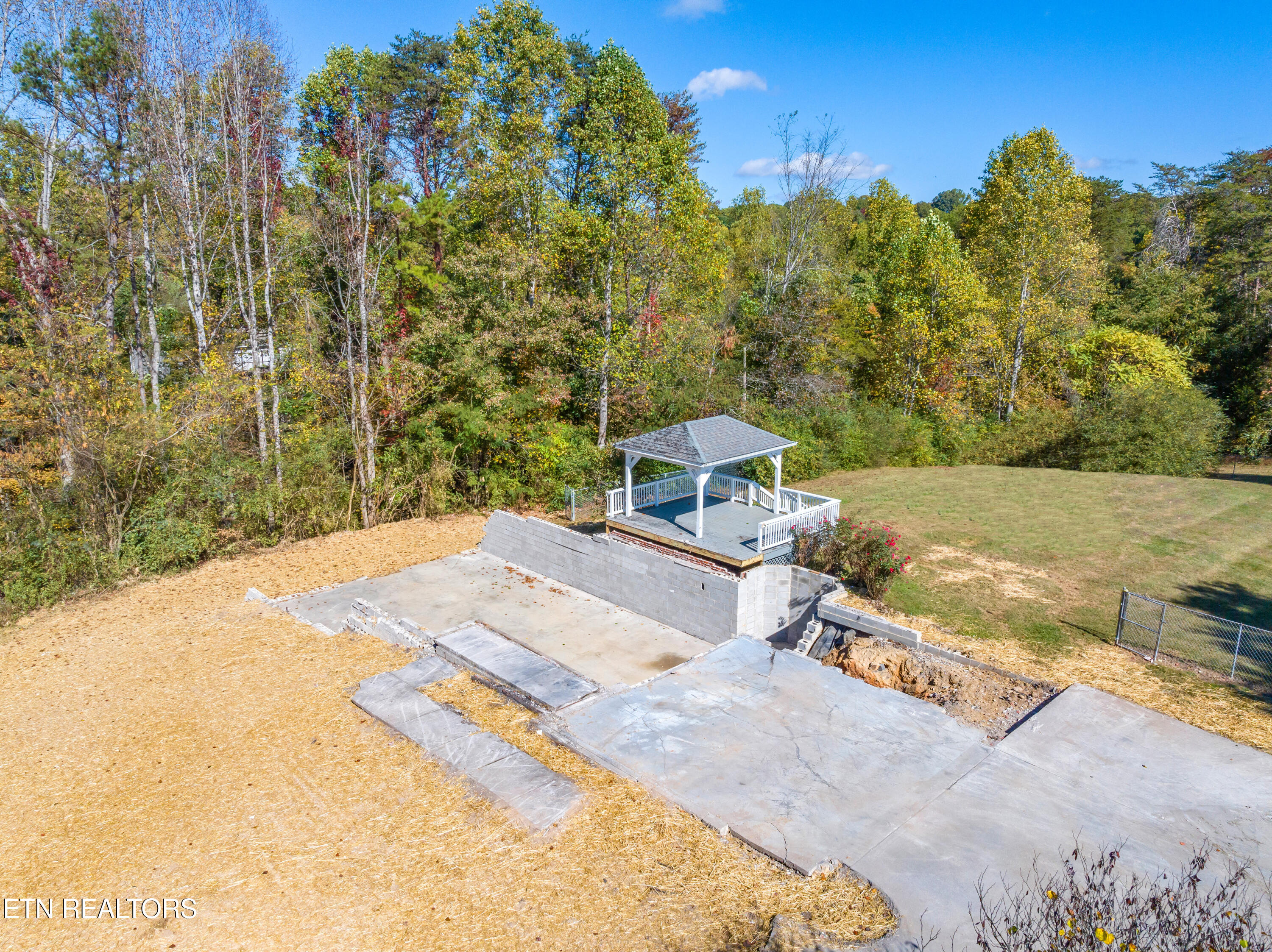 162 Pleasant View Loop Clinton, TN 37716 - Photo 14 of 28 162 Pleasant View Loop-14