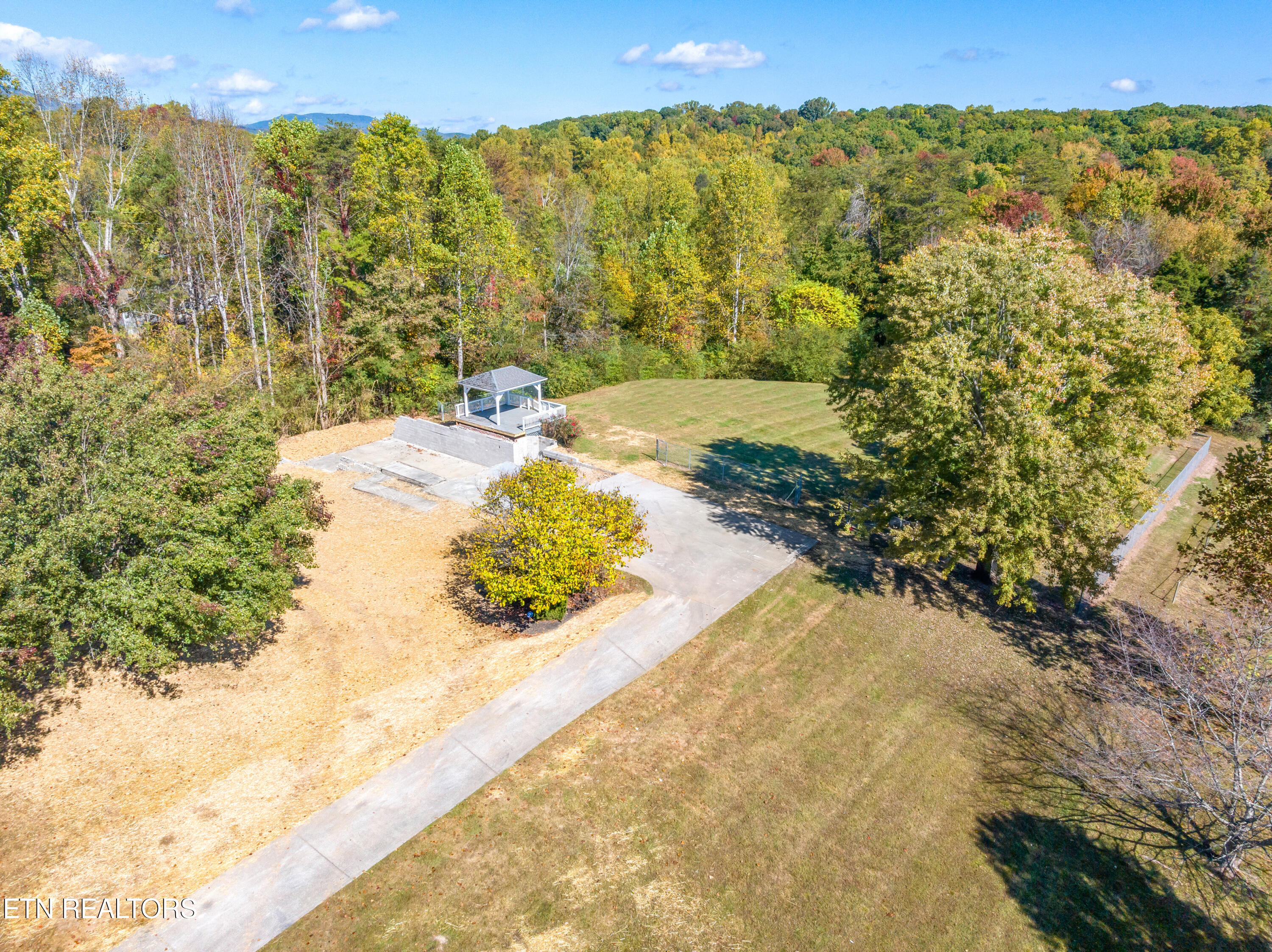 162 Pleasant View Loop Clinton, TN 37716 - Photo 3 of 28 162 Pleasant View Loop-11