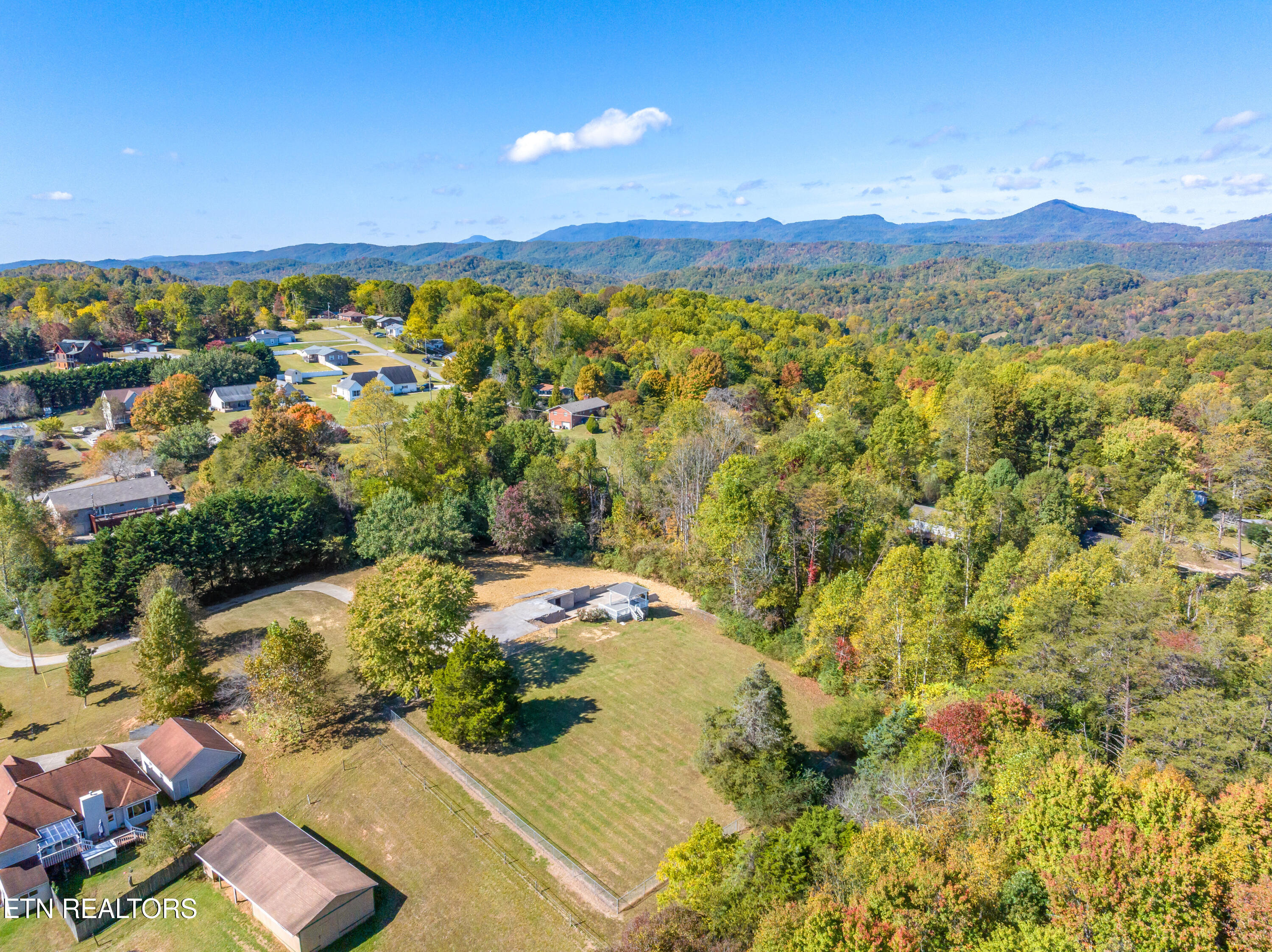 162 Pleasant View Loop Clinton, TN 37716 - Photo 6 of 28 162 Pleasant View Loop-5