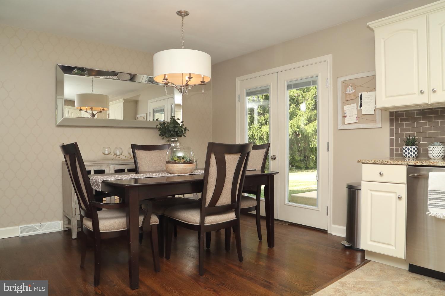 1627 Peony Road Lancaster, PA 17602 - Photo 11 of 36 Gallery Image 11